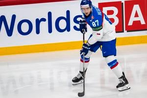 Na snímke hokejový reprezentant SR Pavol Regenda počas rozcvičky pred zápasom základnej A- skupiny Slovensko - Slovinsko na 88. majstrovstvách sveta v ľadovom hokeji v Štokholme.