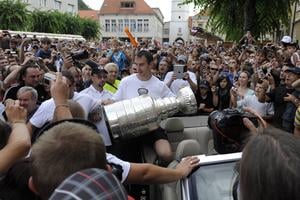 Zdeno Chára with Stanley Cup in Trenčín.