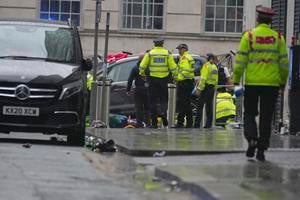 Polícia a záchranári zasahujú po zrážke auta do davu fanúšikov futbalového tímu FC Liverpool v Londýne.