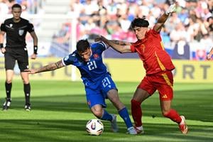 From left: Samuel Kopásek (Slovakia) and Diego Lopez (Spain).
