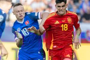 From left: Nino Marcelli (Slovakia) and Gerard Martin (Spain).