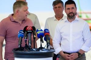 PM Robert Fico (l) and Agriculture Minister Richard Takáč (r)