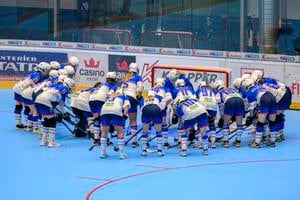 The Slovak women's U20 ball hockey team.