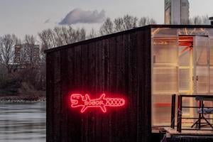 On the banks of the Danube, there is also the Bobor public sauna, built on a boat.