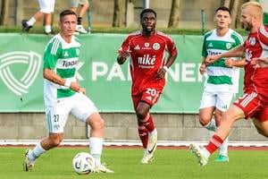 Zľava Damián Bariš, Dominique Simon Mário Šuver a Michal Sipľak. Zo súboja Niké ligy Skalica - Prešov.
