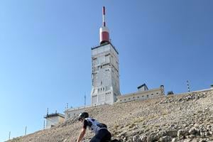 Daniel Polman tesne pod vrcholom stúpania Mt. Ventoux.