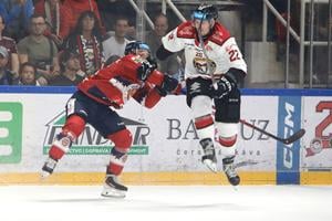 Na snímke zľava Daniel Brejčák (Zvolen) a Dávid Šoltés (Banská Bystrica).