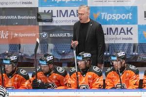 Na snímke tréner HC Košice Dan Ceman v zápase 1. kola.