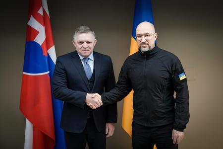 Robert Fico (left) and his Ukrainian counterpart Denys Shmyhal.