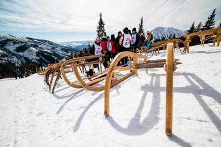 . The international krňačky (wooden sledge) race is scheduled for February 24, while the opening ceremony will take place on February 23 at the square in Brezno.