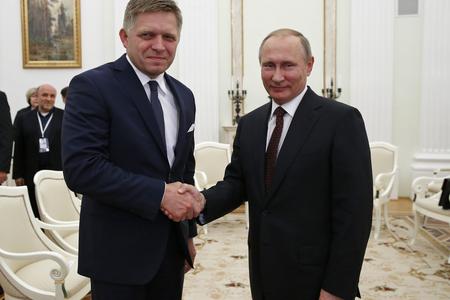 Slovak PM Robert Fico and Russian President Vladimir Putin, from left
