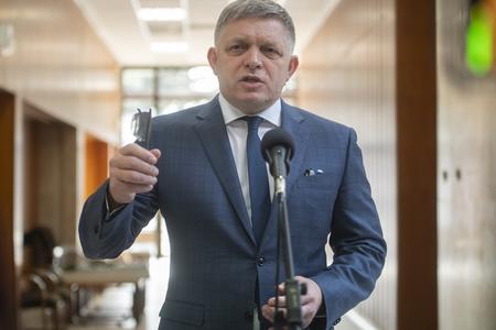 Prime Minister Robert Fico (Smer).