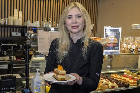 Yana Asheri with the Bratislava Coronation Dessert for 2024.
