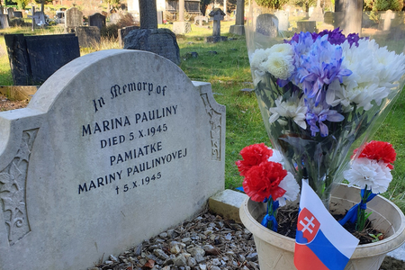 The grave of Marína Paulíny at Brookwood Cemetery in England.