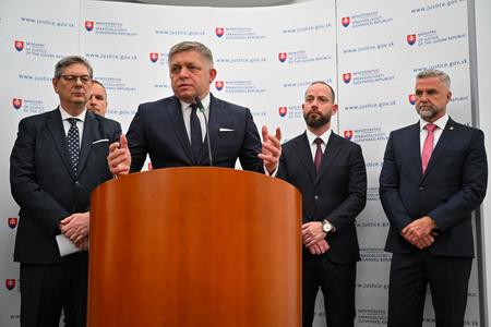Fico threatens Supreme Court judges with disciplinary action