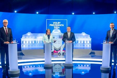 Ivan Korčok (L) and Peter Pellegrini (R) in the last pre-election debate in Bratislava, April 3, 2024.