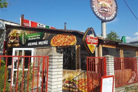 Pizzeria Roberto with a light pole.