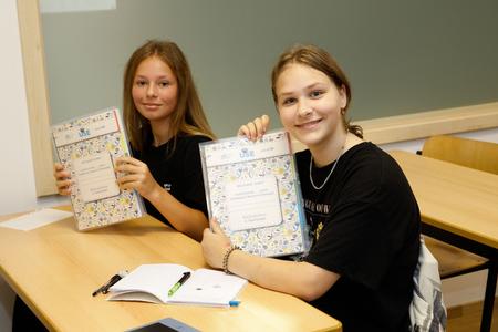 Учениці Української школи в евакуації у Братиславі.