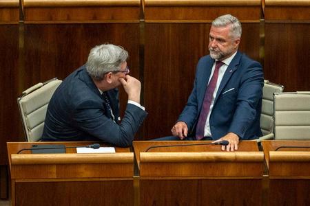 Justice Minister Boris Susko in conversation with Deputy Speaker of Parliament and former Police Corps president Tibor Gašpar, who faces criminal prosecution in the Purgatory case, during the parliamentary session to change the already-amended Penal Code.