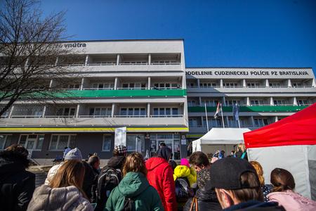 10 березня 2022 р. Поліція у справах іноземців Братислави у Вайнорах. 