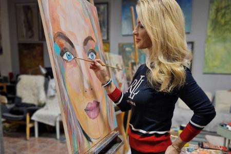 Martina Šimkovičová also presented herself as a painter on her Facebook page. 