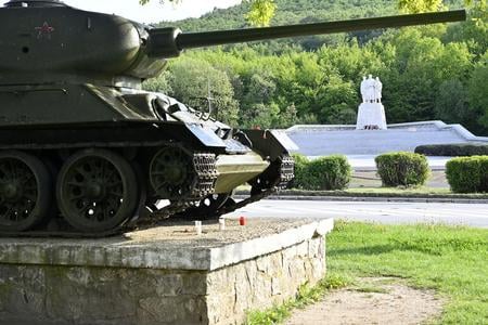 The war memorial in the Dargovský Priesmyk pass.