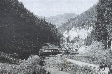 Postcard of Dolný Jelenec.