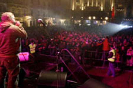 Thousands of peaple gathered in downtown Bratislava to ring in the new year with live concerts.
