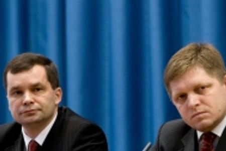 Defence Minister Frantšiek Kašický, a nominee of the ruling Smer party, resigns over sharply criticised, multi-billion-crown tenders that violated
procurement rules.