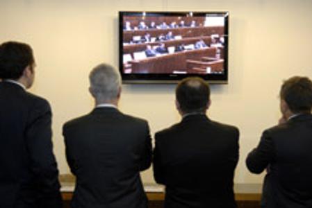 Opposition MPs left the discussion hall in protest against the press bill.