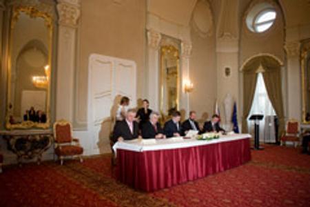 Businesses, unions and towns have pledged to be euro-friendly.
