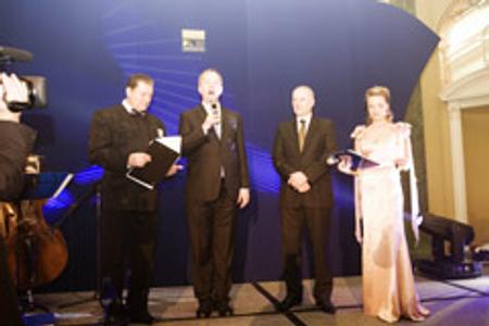British Ambassador Roberts (second from left) and Slovak Ambassador Zervan (third left) opened the ball..