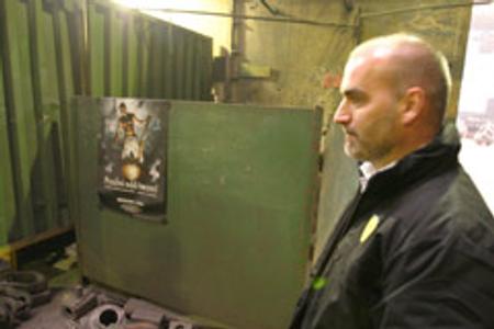 Mác says if he can turn his factory around, others can as well.