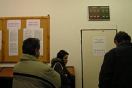 A long wait is in store for foreigners seeking residence permits.
