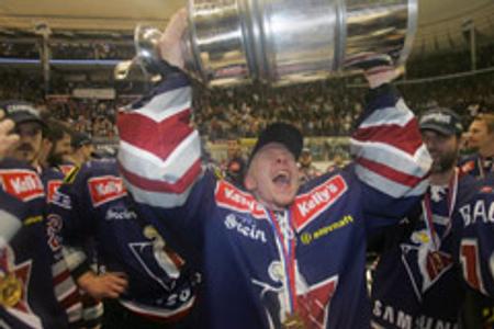 Bratislava's Slovan ice-hockey team repelled a final attack by HC Košice to win the Extra-League Championship. 