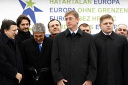 Bad blood: the Hungarian and Slovak prime ministers (centre, and right) do not enjoy ideal relations.