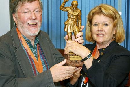 Ed Baumeister, chairman of the jury, and Eva Děkanovská, the festival's organiser, with a Golden Beggar statue.
