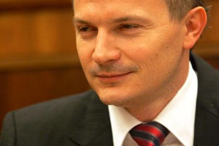 Minister Ján Počiatek survived no-confidence motion in Parliament.