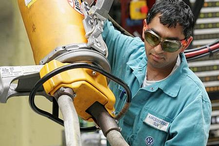 Carmakers helped keep economic growth strong in 2007.
