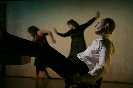 Slovak actor Csongor Kassai performs in Canto Hondo.