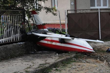 The aircraft accident left one dead and damages of thousands of crowns.
