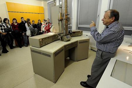 SAV institutes opened doors for students during the Science Week.
