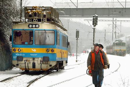 The state will help railway companies affected by the economic downturn.