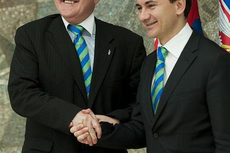 Serbian deputy premier Božidar Djelič passed the Decade presidency on to Dušan Čaplovič (left) in Belgrade
