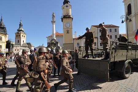 The recruitment of soldiers for the Slovak National Uprising is re-enacted in Banská Bystrica.