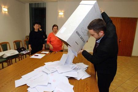 There were fewer ballots in regional elections than hoped. 