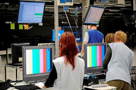 Sony has suspended its expansion plans in Slovakia because of the economic crisis.