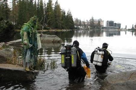 During a festival of environmental films, divers cleaned Slovakia's unique mountain lake. 