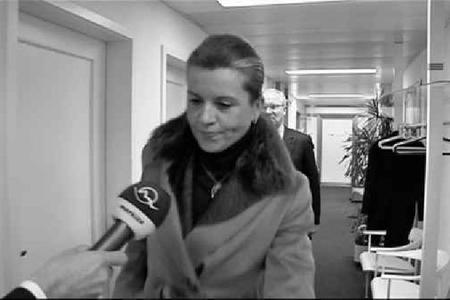Jana Lütken faces the media. 