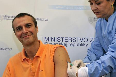 Health Minister Richard Raši gets his swine flu shot.